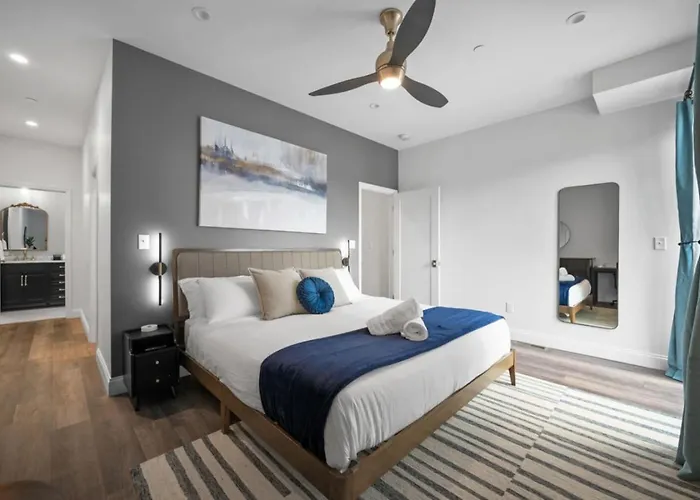 Stunning Penthouse Double King On Butler Street With Rooftop Deck And Free Off Street Parking Apartment