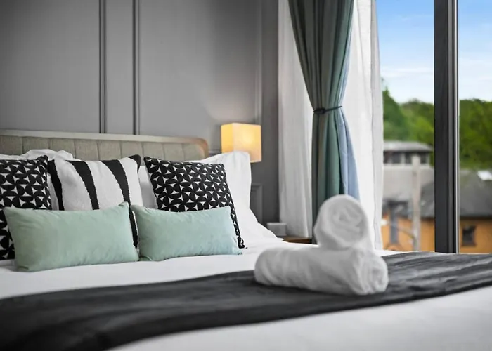 Apartment Stunning Penthouse Double King On Butler Street With Rooftop Deck And Free Off Street Parking