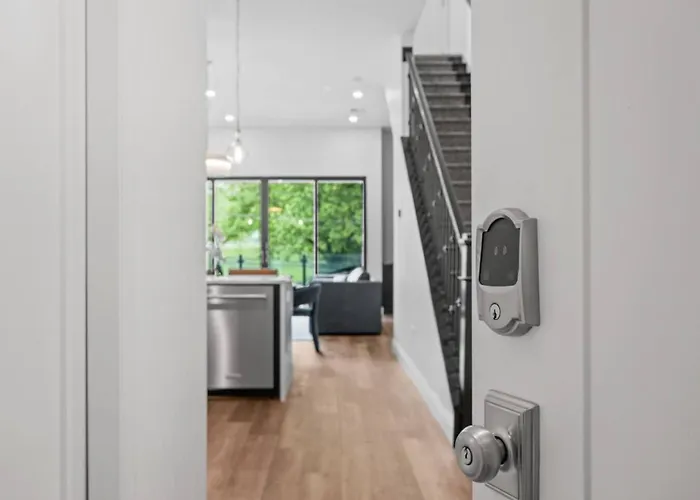 Apartment Stunning Penthouse Double King On Butler Street With Rooftop Deck And Free Off Street Parking