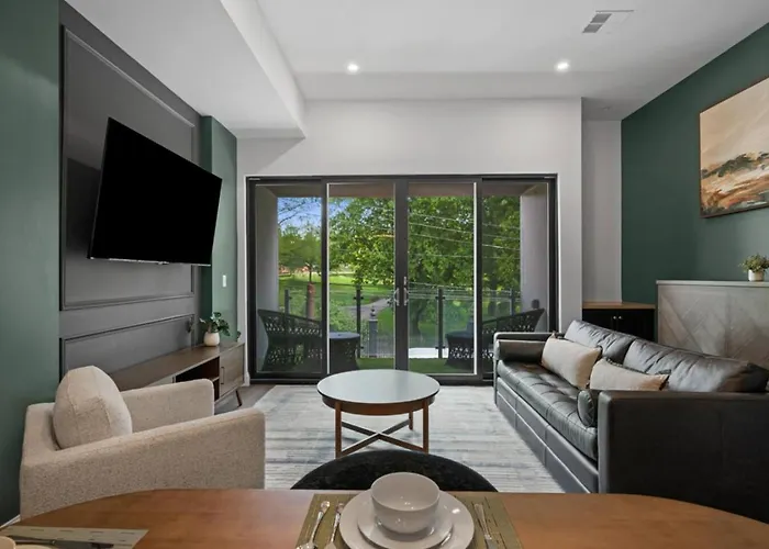 Stunning Penthouse Double King On Butler Street With Rooftop Deck And Free Off Street Parking Apartment *
