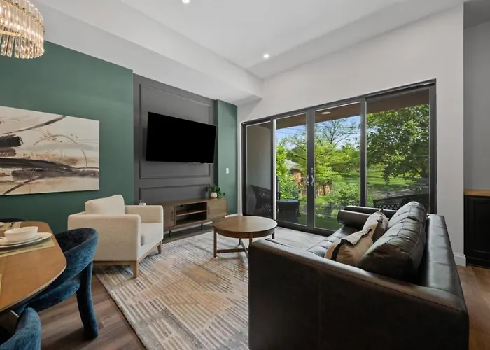 Stunning Penthouse Double King On Butler Street With Rooftop Deck And Free Off Street Parking Apartment Pittsburgh