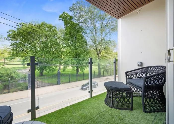 Apartment Stunning Penthouse Double King On Butler Street With Rooftop Deck And Free Off Street Parking Pittsburgh