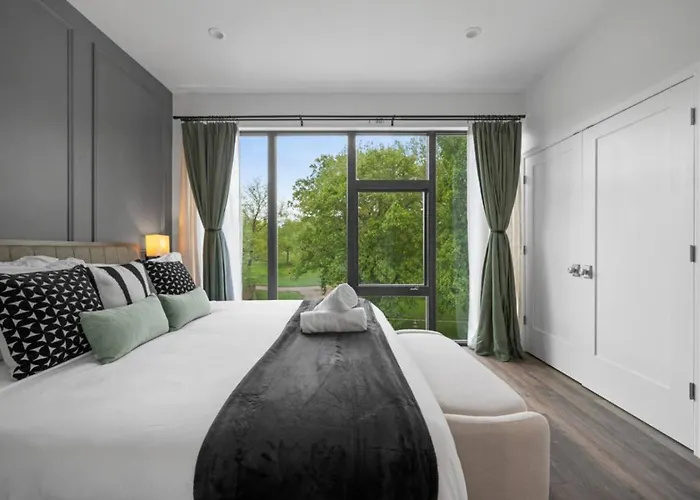 Stunning Penthouse Double King On Butler Street With Rooftop Deck And Free Off Street Parking Pittsburgh