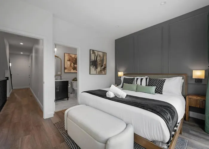 Stunning Penthouse Double King On Butler Street With Rooftop Deck And Free Off Street Parking Apartment *