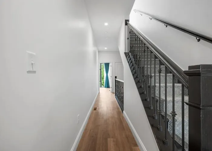 Apartment Stunning Penthouse Double King On Butler Street With Rooftop Deck And Free Off Street Parking