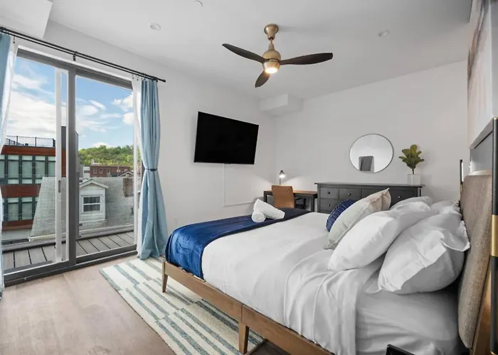 Stunning Penthouse Double King On Butler Street With Rooftop Deck And Free Off Street Parking * Pittsburgh