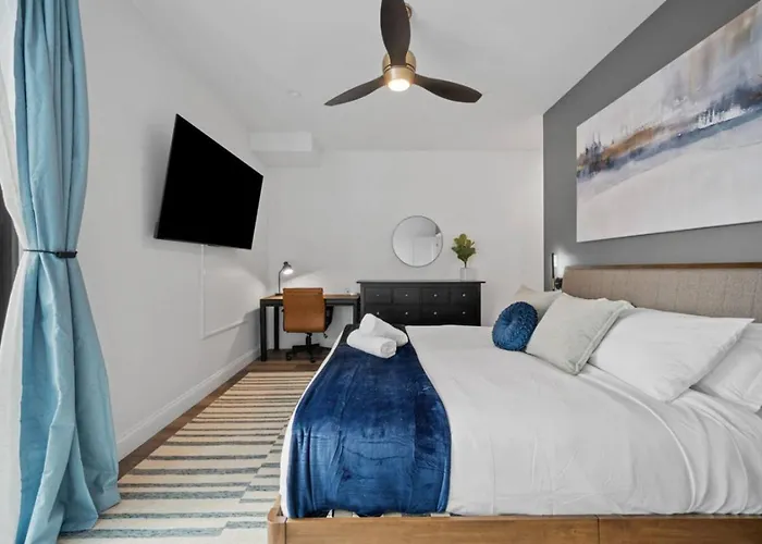 Stunning Penthouse Double King On Butler Street With Rooftop Deck And Free Off Street Parking