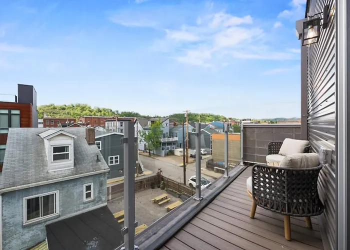 Stunning Penthouse Double King On Butler Street With Rooftop Deck And Free Off Street Parking Apartment