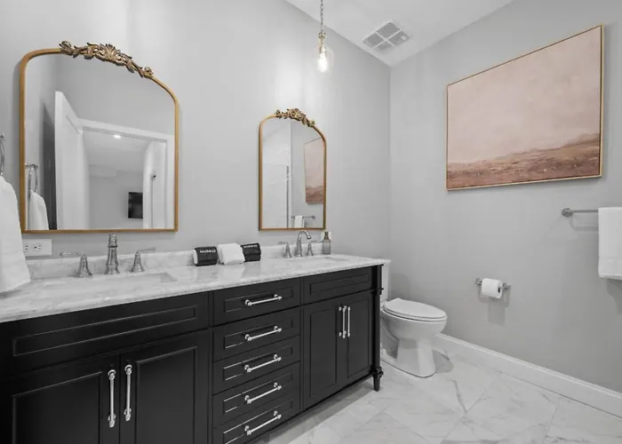 Stunning Penthouse Double King On Butler Street With Rooftop Deck And Free Off Street Parking *
