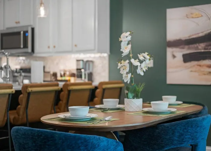 Stunning Penthouse Double King On Butler Street With Rooftop Deck And Free Off Street Parking