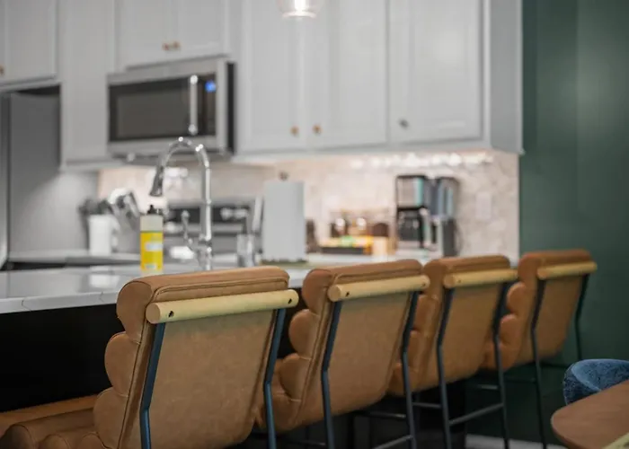 Apartment Stunning Penthouse Double King On Butler Street With Rooftop Deck And Free Off Street Parking