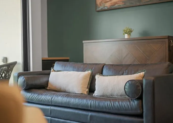 Stunning Penthouse Double King On Butler Street With Rooftop Deck And Free Off Street Parking * Pittsburgh