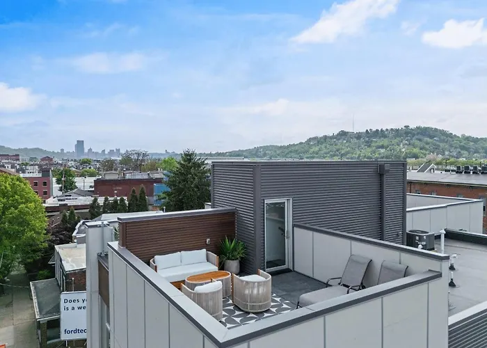 Apartment Stunning Penthouse Double King On Butler Street With Rooftop Deck And Free Off Street Parking